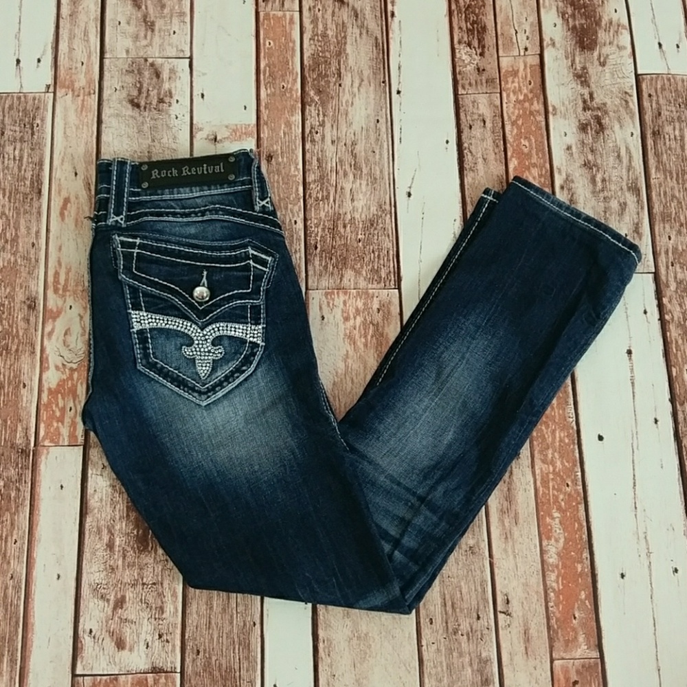 Rock revival Scarlett straight